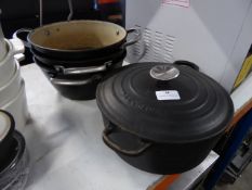 * 3 x double handed enamal cooking pots and 1 x 25cm caserole pot