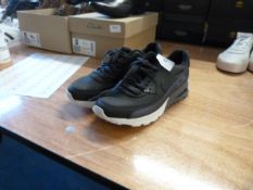 Nike Air Max (black) Size: 4.5