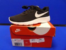 Nike Soft Trainer (black) Size: 5 (new)