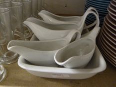 *4 Sauceboats and a Dish