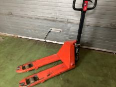*Short leg pallet truck