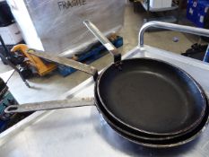 * 3 x 30cm cast frying pans