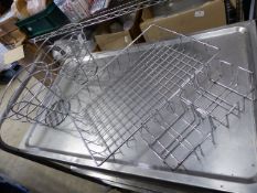 * 5 x wire items - fruit bows, baskets