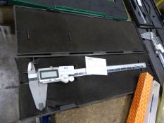 *Digital Vernier Caliper