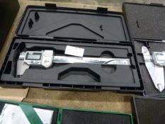 *Digital Vernier Caliper
