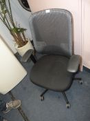 *Contemporary Style Mesh Back Gas Office Chair wit