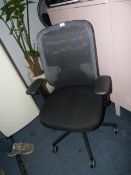 *Contemporary Style Mesh Back Gas Office Chair wit