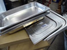 * 6 x 1/1 gastronomes with lids