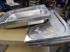 * 6 x 1/1 gastronomes with lids