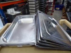 * 6 x 1/1 gastronomes with lids