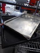 * 5 x baking trays