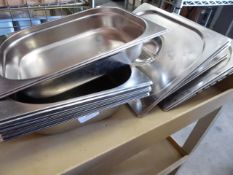 * 5 x 1/2 gastronomes with lids