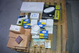 *Pallet of Wall/Ceiling Lights, Switches (grain ef