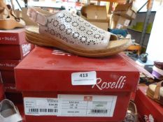 *Roselli Ladies Sandals (silver) Size: 9