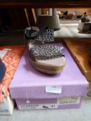 *Ladies Shoes Size: 41