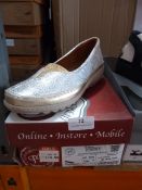 *Footwear Department Ladies Shoes (silver & gold)