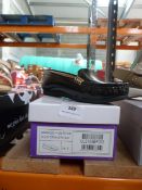 *Lotus Ladies Shoes Size: 3