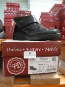 *Footwear Department Ladies Boots Size: 3