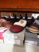 *Fleet & Foster Ladies Slippers Size: 4