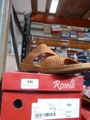 *Roselli Ladies Shoes (tan) Size: 3