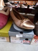 *Ladies Shoes (pink) Size: 42