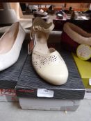 *Alpina Ladies Shoes (cream) Size: 8