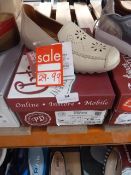 *Footwear Department Ladies Shoes (beige) Size: 3