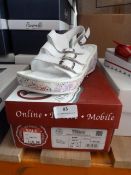 *Footwear Department Ladies Sandals (white) Size: