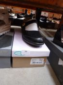 *Caravelle Ladies Shoes (black) Size: 9