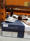 *Capris Ladies Sandals Size: 37