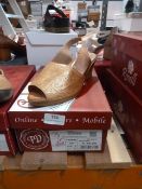 *Roselli Ladies Shoes (rose gold) Size: 7
