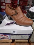 *Patsy Ladies Shoes (tan) Size: 3