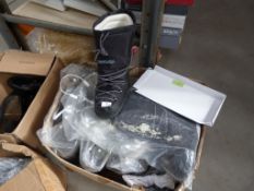 *Box Containing Reflex Snow Boots
