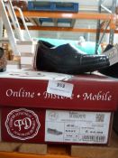 *Footwear Department Ladies Shoes (black) Size: 4