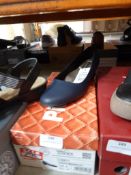 *Piccadilly Ladies Shoes (navy) Size: 4