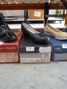 *Alpina Ladies Shoes Size: 3