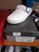 *Footwear Department Ladies Clogs Size: 3