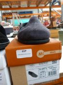 *Gents Slippers (grey) Size: 11