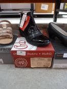 *Footwear Department Ladies Boots (black) Size: 3