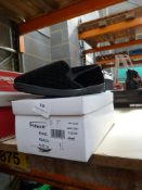 *Gents Slippers Size: 11