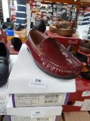 *Lotus Ladies Slip On Shoes Size: 8