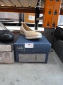 *Capris Ladies Shoes Size: 36