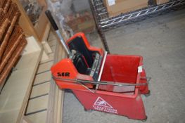 * Sir Commercial Mop Bucket