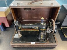 Singer Manual Sewing Machine with Case