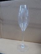 * approx 30 x champagne glasses