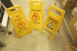 * 3 x wet floor signs