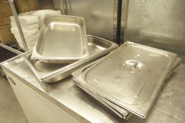 * 6 x 1/1 gastronomes with lids