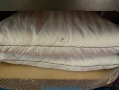 *Hotel Grand Pillows 2pk