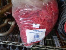 * 2 x insulation retaining clips