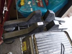 * 2 x Howdens magic gripper door stands